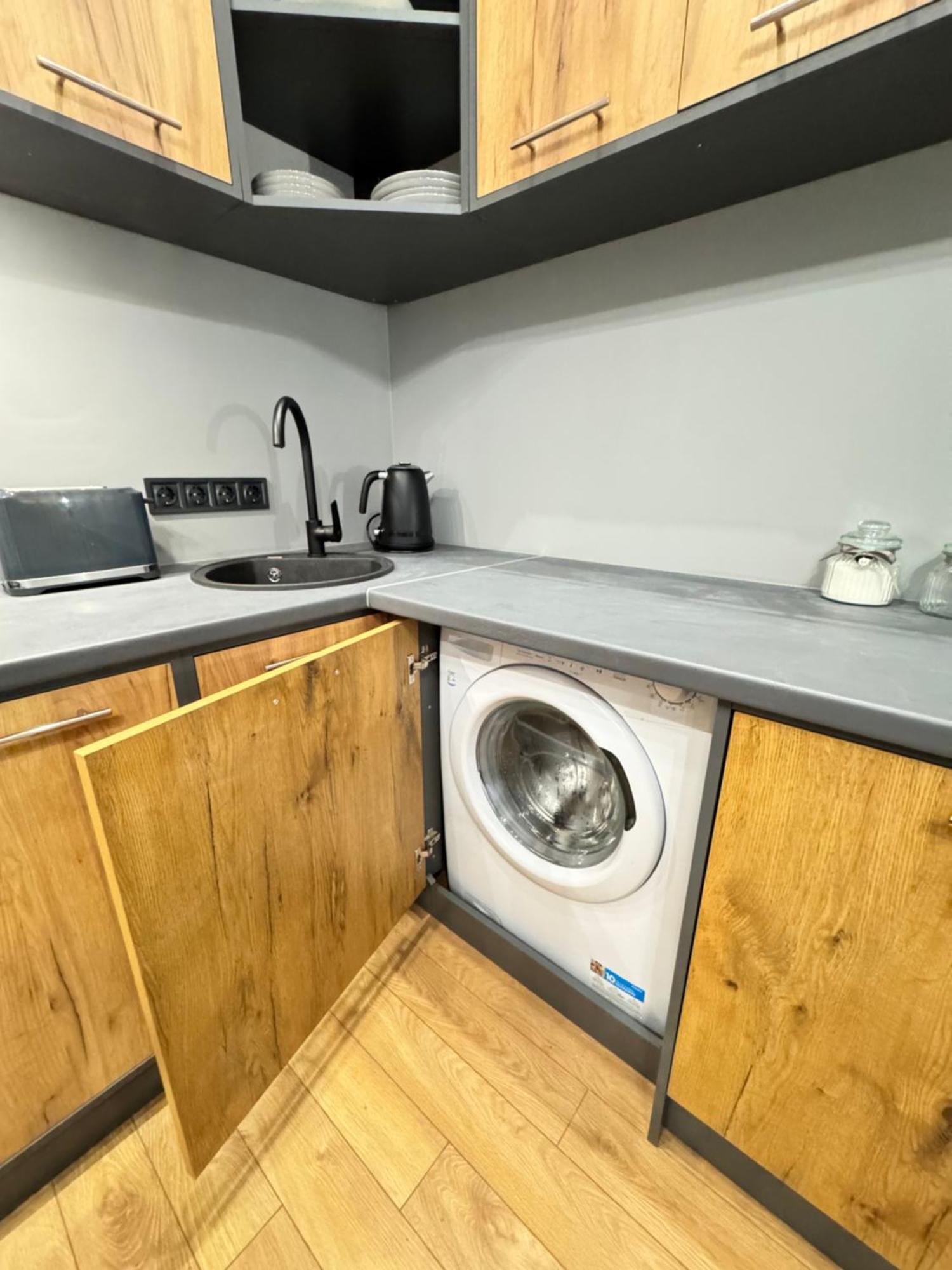 Evis Ltd 4 Apartment *